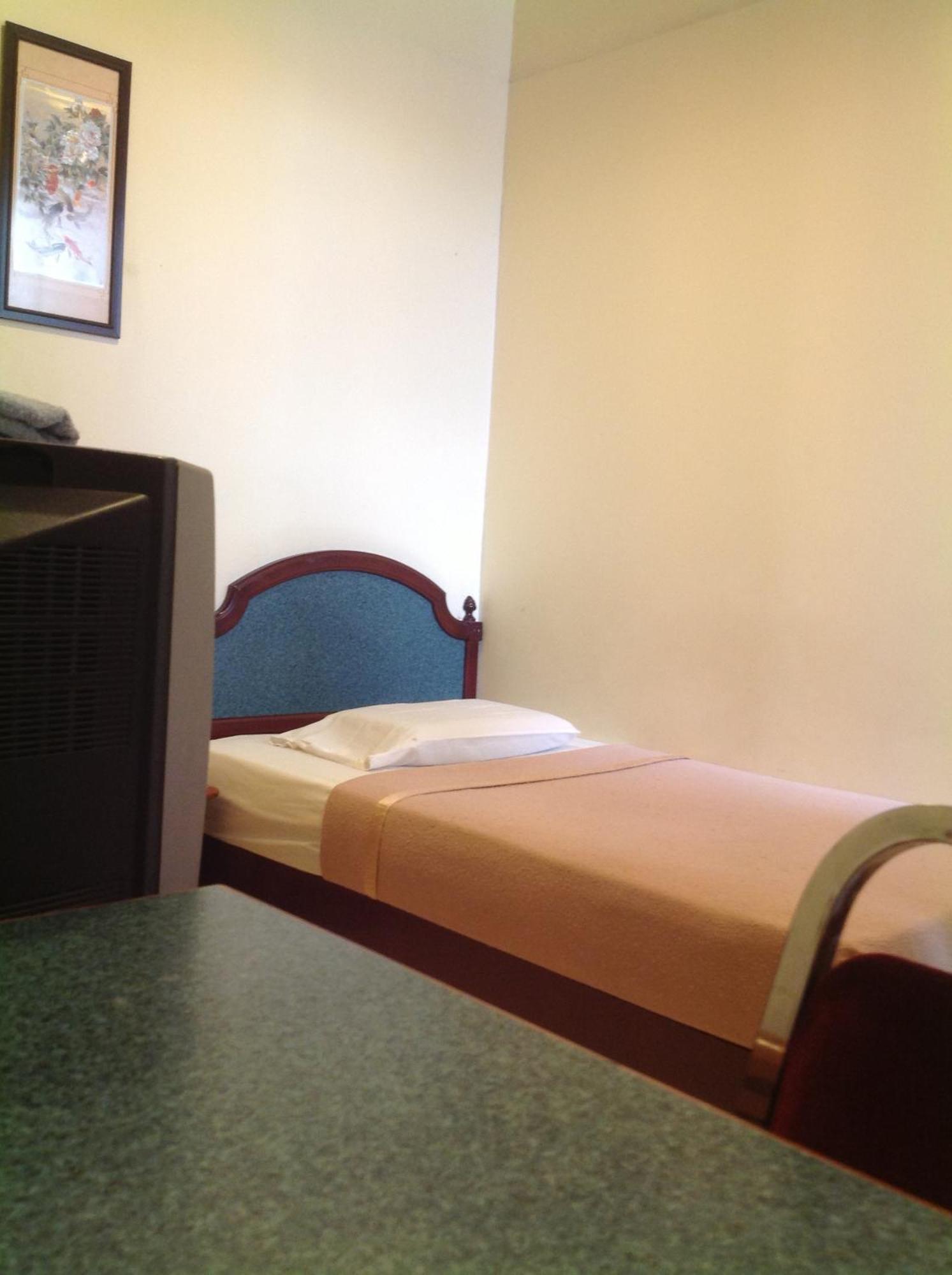 Hotel Morning Glory Kudat Habitación foto